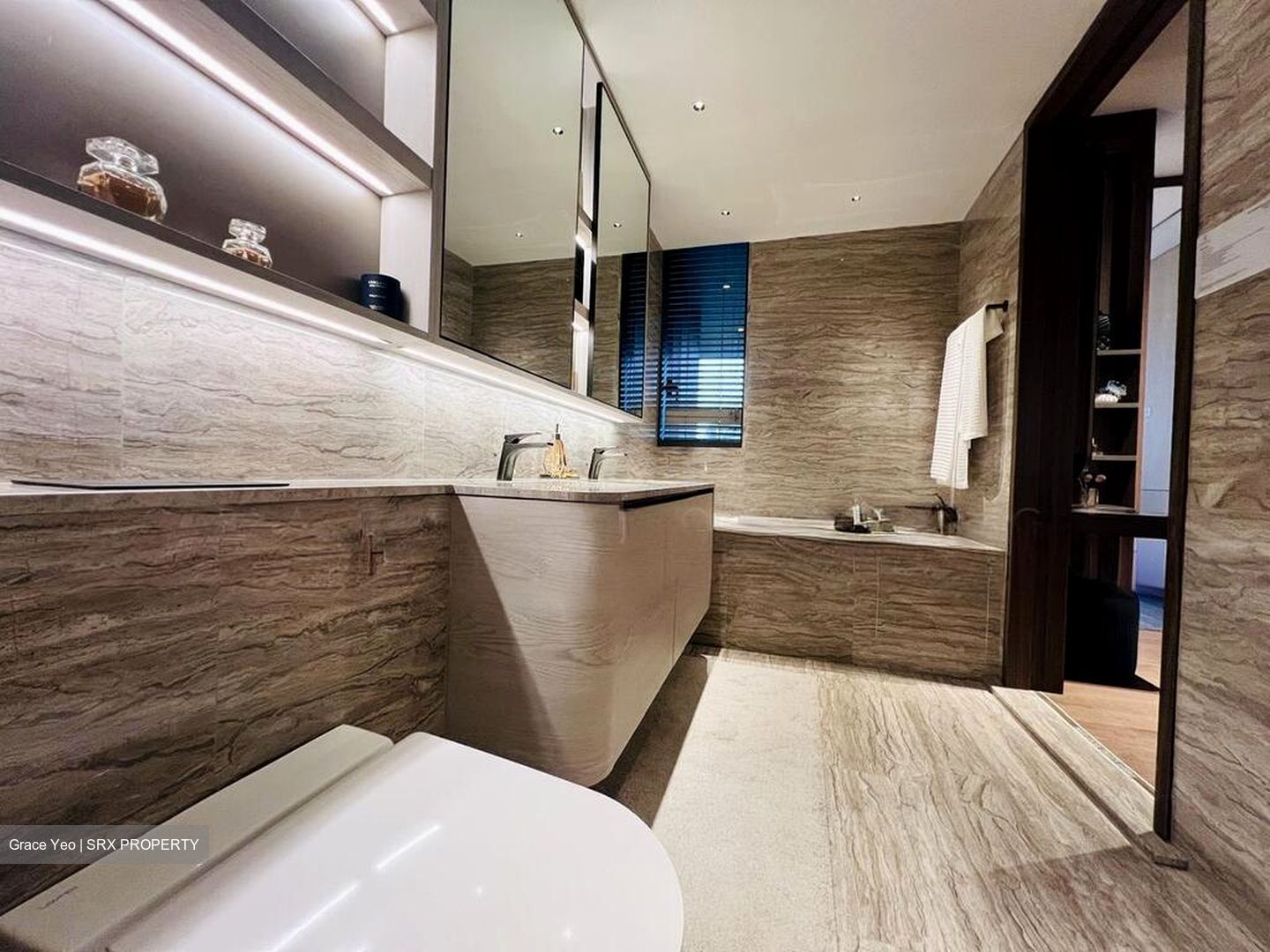 Marina Gardens Drive (D1), Condominium #502264081